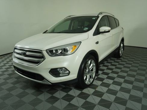 Used 2019 Ford Escape Titanium image 3