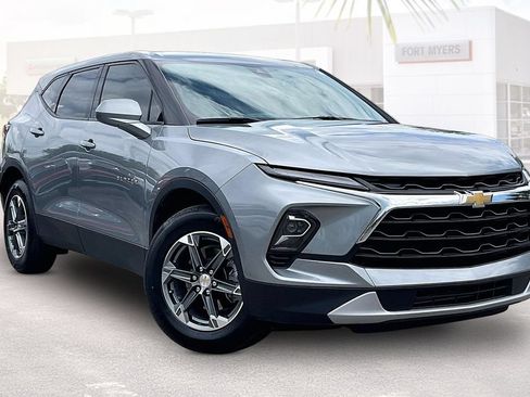 Used 2025 Chevrolet Blazer LT FWD image 1