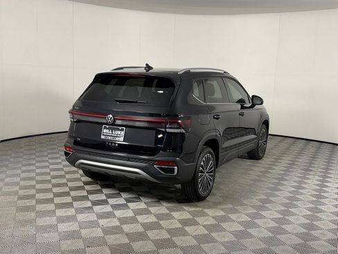 Used 2025 Volkswagen Taos SE image 7