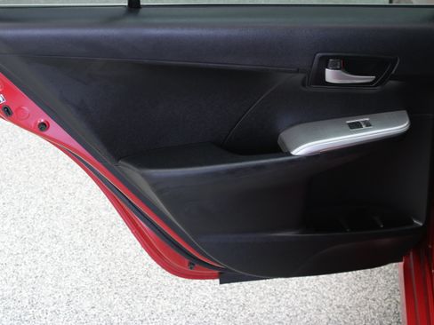 Used 2012 Toyota Camry SE FWD image 25