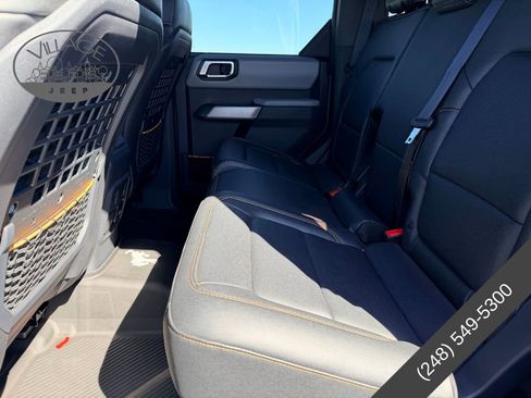 Used 2023 Ford Bronco Badlands w/ Sasquatch Package image 13