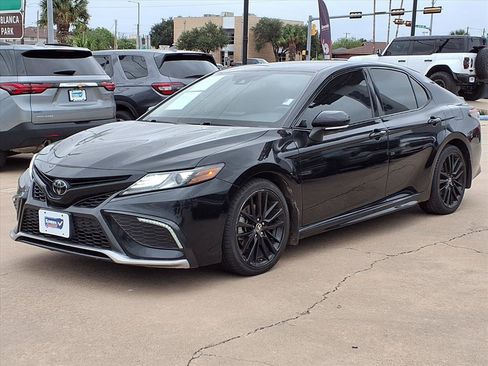 Used 2022 Toyota Camry XSE image 3