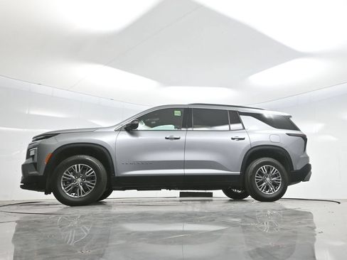 Used 2025 Chevrolet Traverse LT AWD/4WD image 6