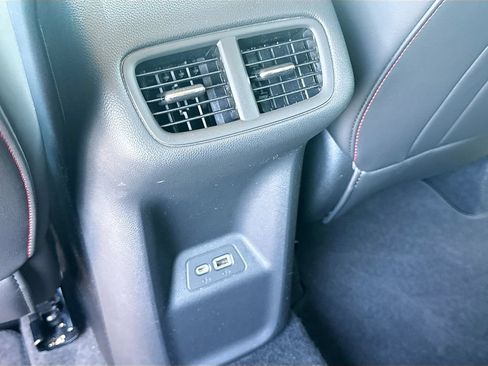 Used 2023 Buick Envision Essence w/ Sport Touring Package AWD/4WD image 28