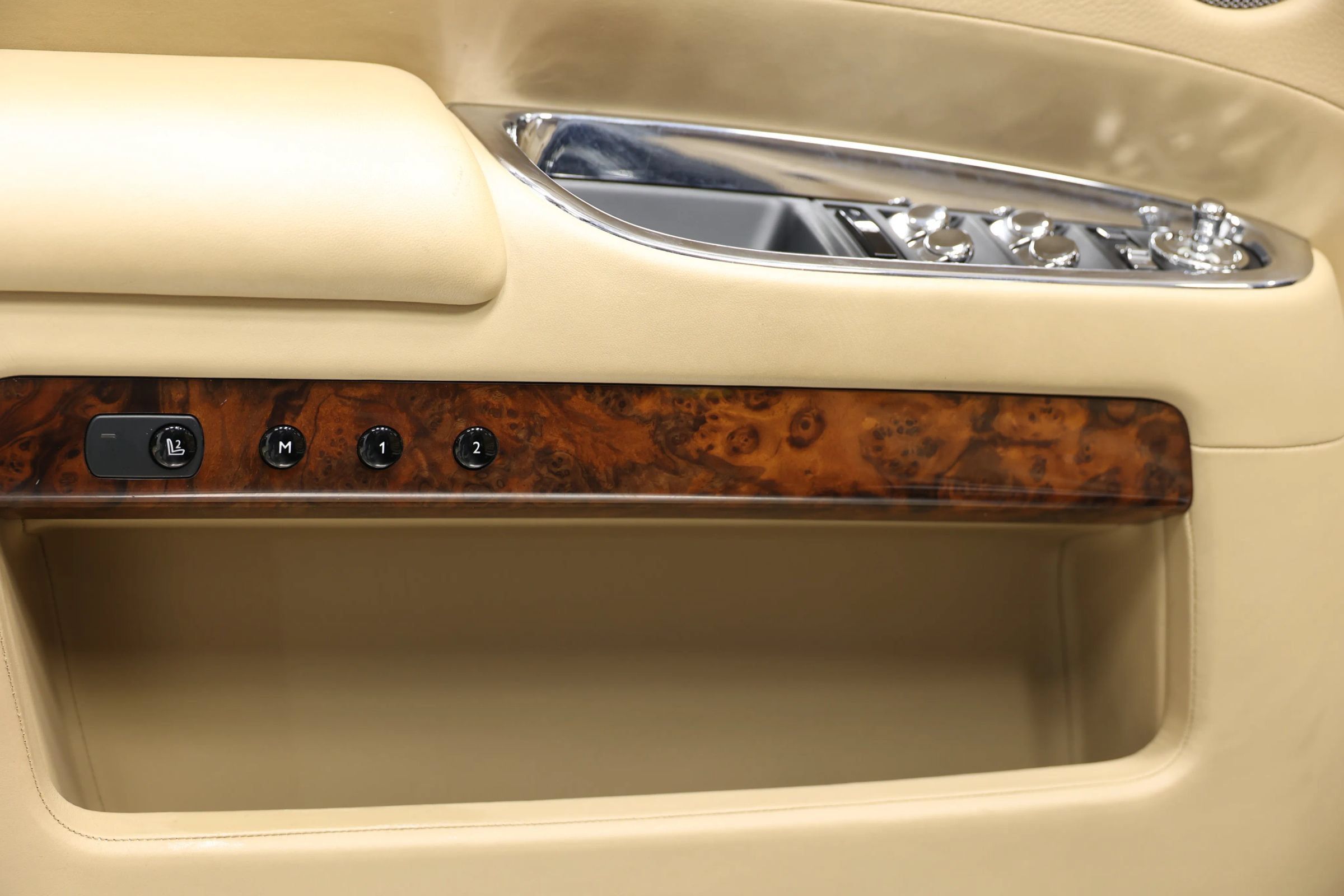 Used 2015 Rolls-Royce Ghost RWD image 15