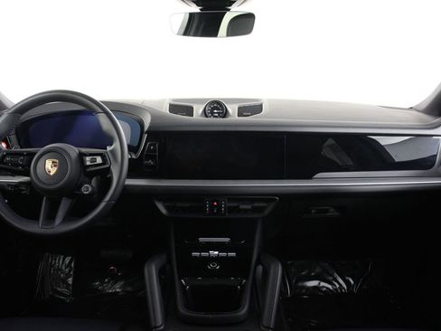 Certified 2025 Porsche Cayenne Coupe image 11