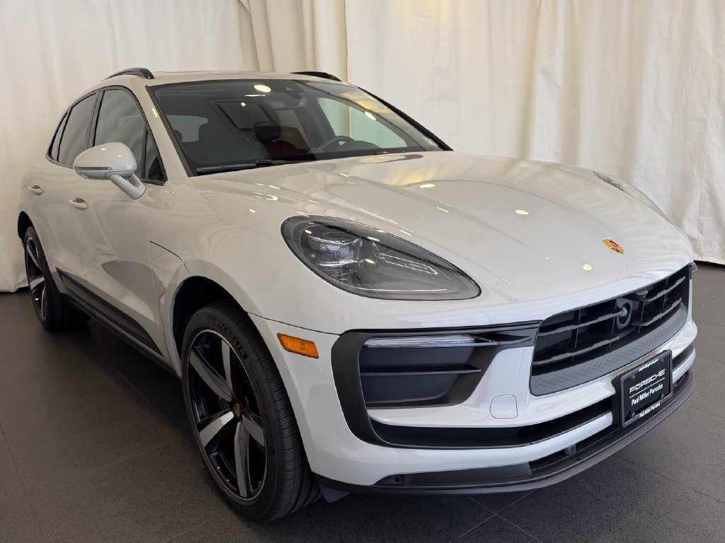 Certified 2026 Porsche Macan AWD/4WD image 7
