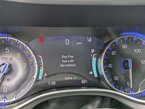 Used 2024 Chrysler Pacifica Touring-L FWD image 16