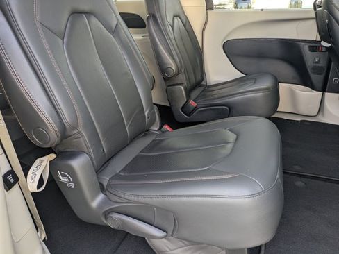 Used 2020 Chrysler Pacifica Touring-L Plus w/ Tire & Wheel Group FWD image 19