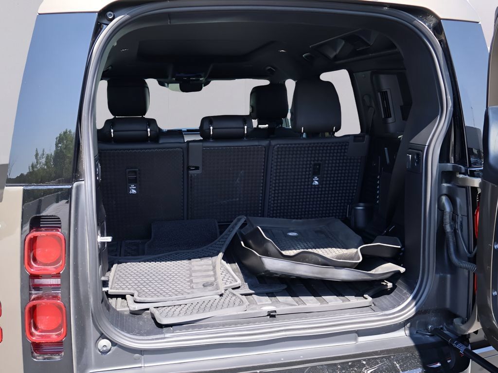 Certified 2025 Land Rover Defender 110 X-Dynamic SE AWD/4WD image 15