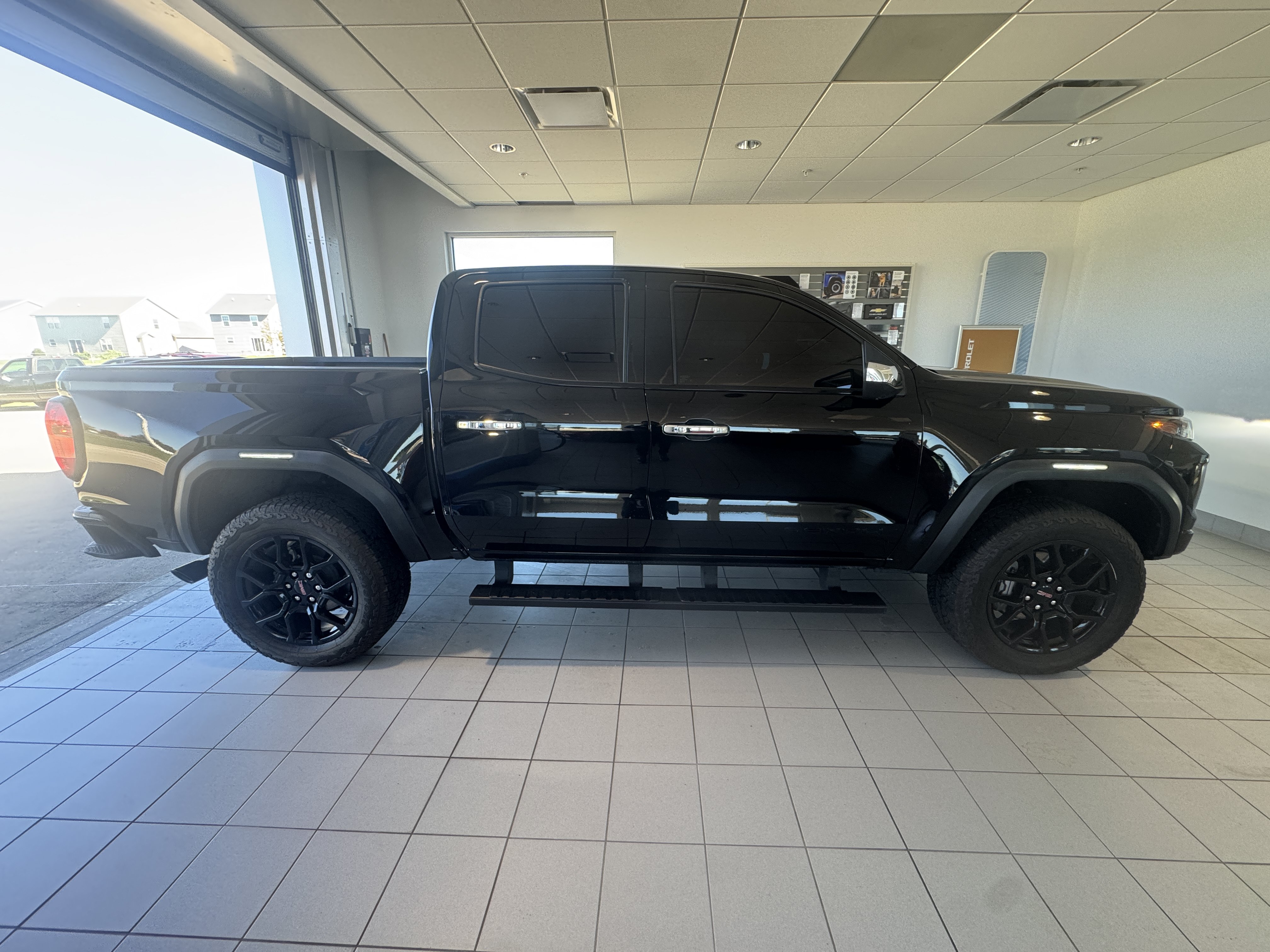 Used 2025 GMC Canyon Denali w/ LPO, Denali Black Edition AWD/4WD image 6