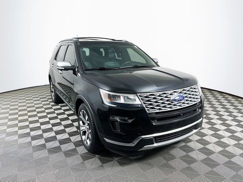 Used 2019 Ford Explorer Platinum AWD/4WD image 2