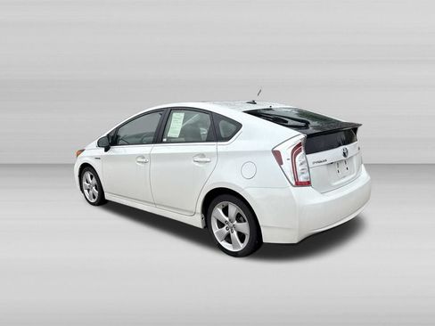 Used 2015 Toyota Prius Five FWD image 6