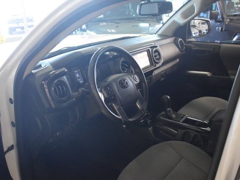 Used 2017 Toyota Tacoma SR5 RWD image 49