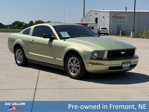 Used 2005 Ford Mustang Coupe RWD image 2