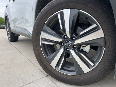 Used 2025 Nissan Rogue SL image 6