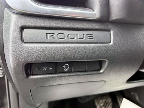 Used 2023 Nissan Rogue S image 14