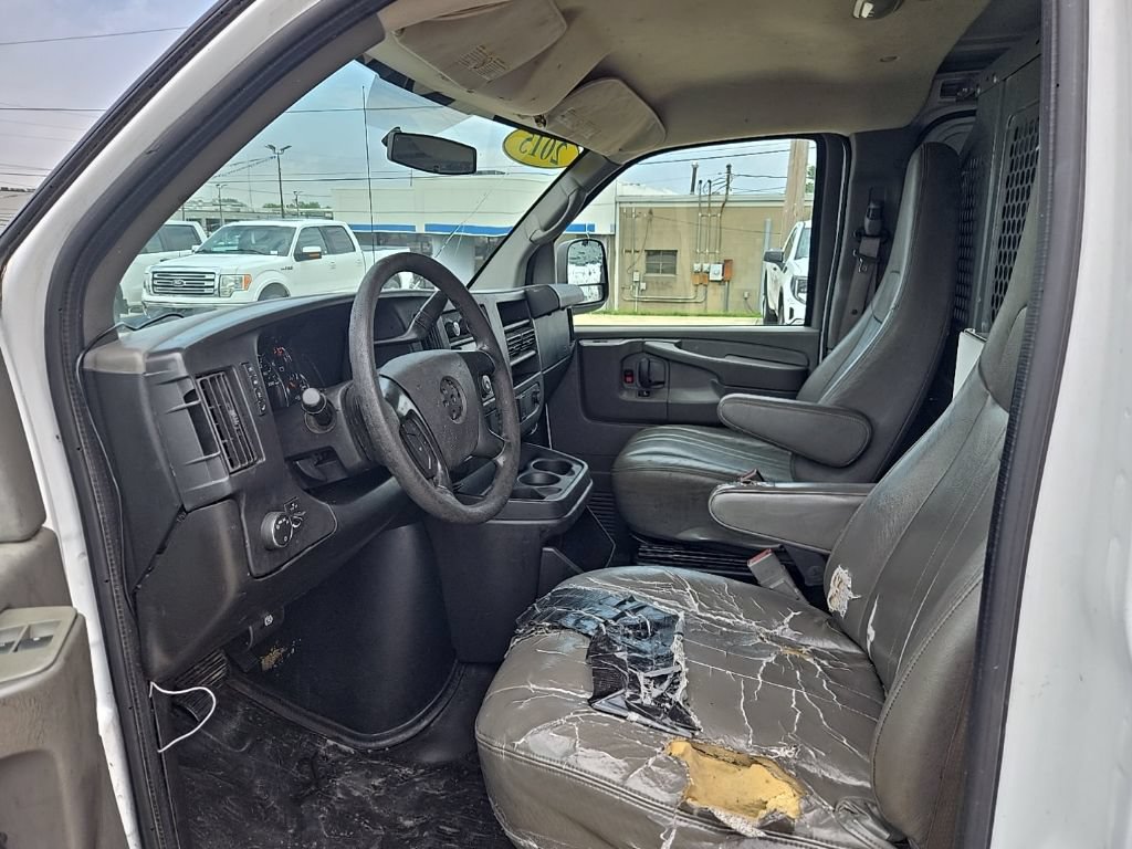 Used 2015 Chevrolet Express 2500 RWD image 15