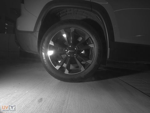 Used 2025 Chevrolet Equinox RS w/ Safety and Technology Package FWD image 12
