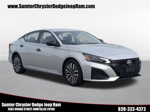 Used 2024 Nissan Altima 2.5 SV image 1