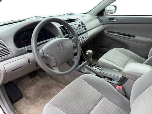 Used 2005 Toyota Camry LE FWD image 10