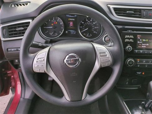 Used 2016 Nissan Rogue SV image 13