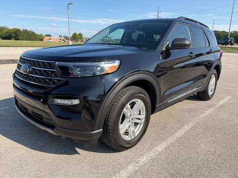 Used 2023 Ford Explorer XLT w/ Equipment Group 202A AWD/4WD image 2
