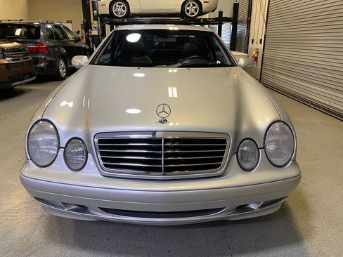 Used 2000 Mercedes-Benz CLK 320 Coupe image 3