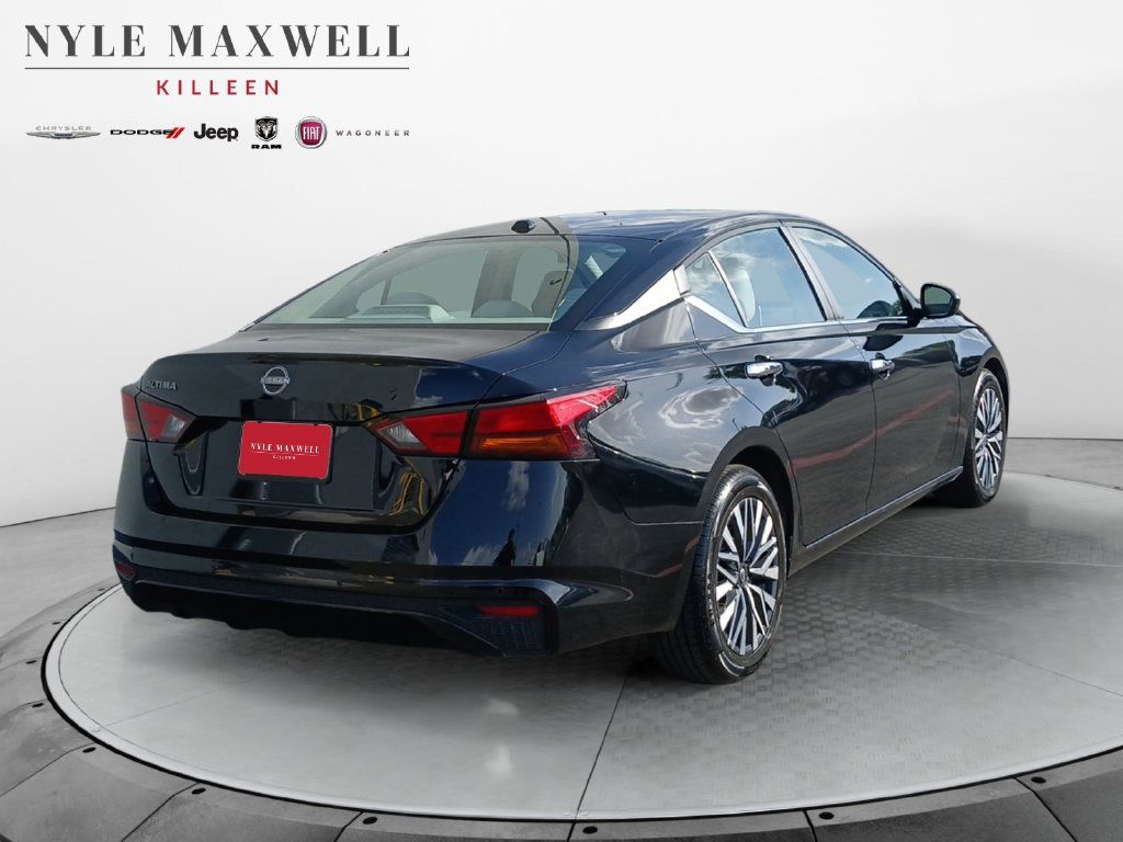 Used 2025 Nissan Altima 2.5 SV FWD image 16
