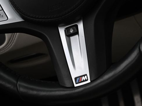 Used 2022 BMW 750i xDrive w/ Executive Package image 25