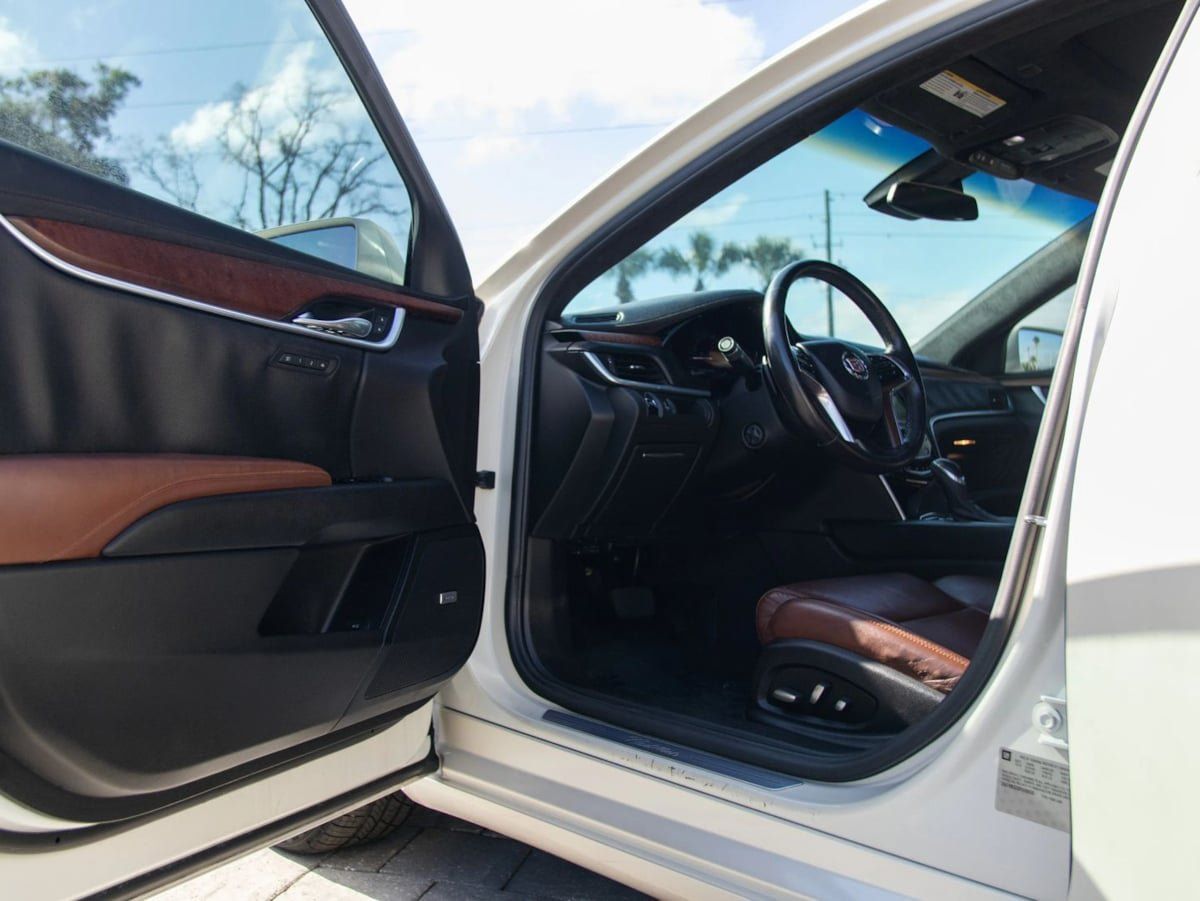 Used 2015 Cadillac XTS Luxury w/ Driver Awareness Package FWD image 18
