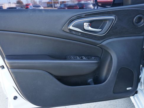 Used 2015 Chrysler 200 C w/ Navigation & Sound Group I image 19