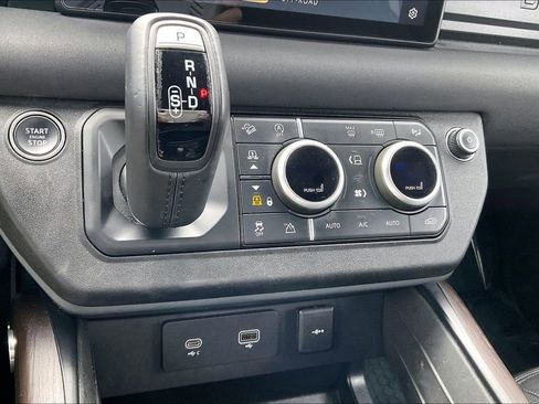 Used 2023 Land Rover Defender 110 X-Dynamic SE image 30
