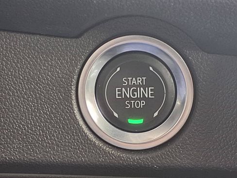 Used 2025 Chevrolet Traverse LT AWD/4WD image 12