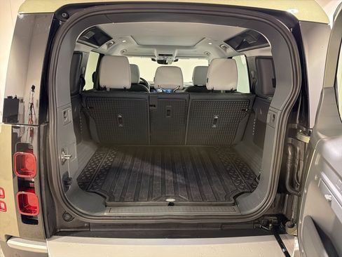 Used 2025 Land Rover Defender 110 S image 21