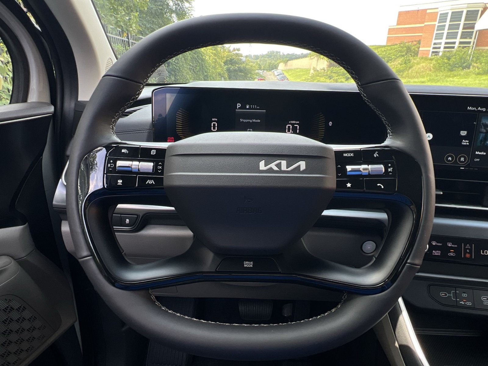 New 2027 Kia Carnival FWD image 24