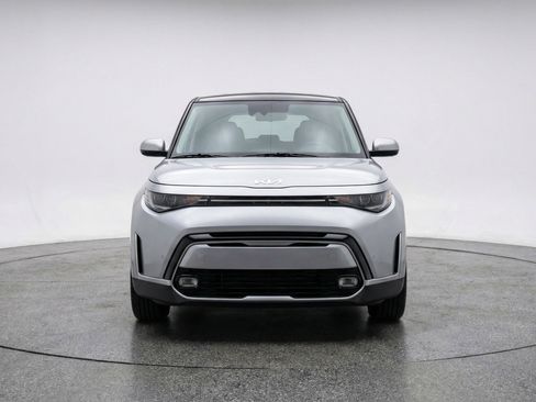 Used 2025 Kia Soul LX w/ LX Technology Package image 2