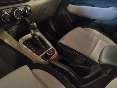 Used 2020 Hyundai Venue SEL FWD image 26