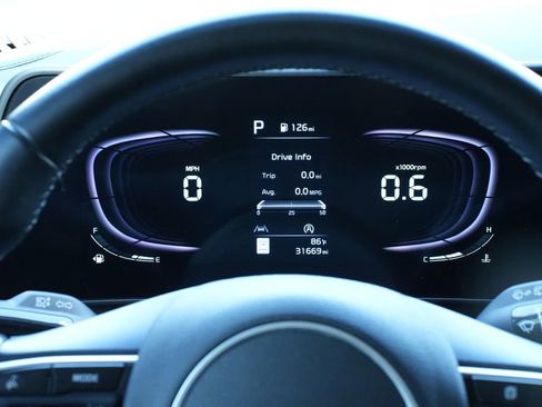 Used 2023 Kia Sportage EX image 9