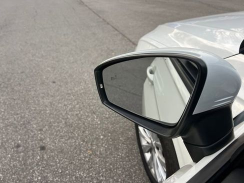 Used 2019 Volkswagen Tiguan S image 12