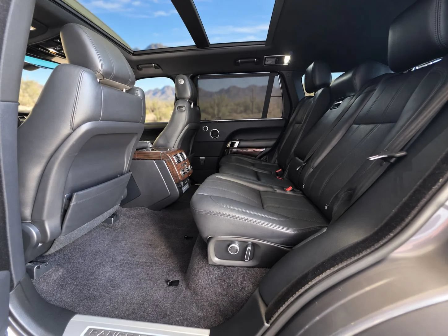 Used 2017 Land Rover Range Rover Long Wheelbase Supercharged AWD/4WD image 12