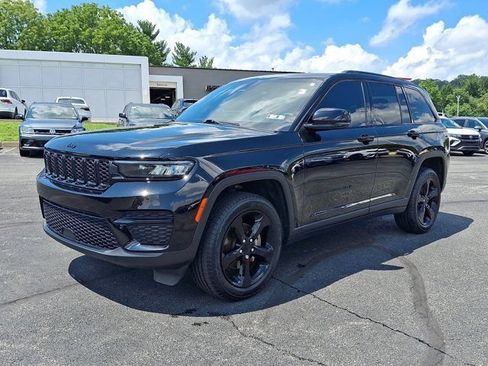 Certified 2023 Jeep Grand Cherokee Altitude AWD/4WD image 3