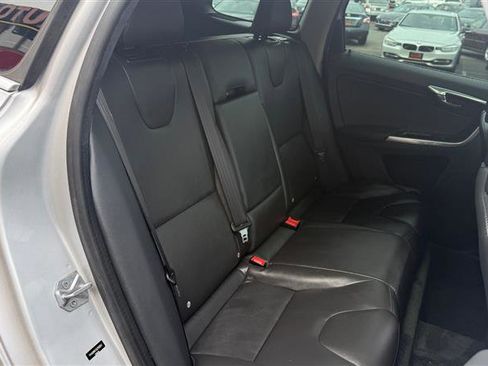 Used 2016 Volvo XC60 T5 Premier image 13
