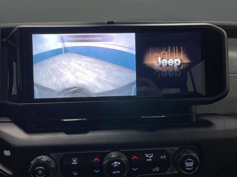 Used 2024 Jeep Wrangler Unlimited image 8