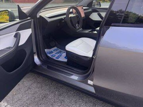 Used 2026 Tesla Model Y Long Range AWD/4WD image 4