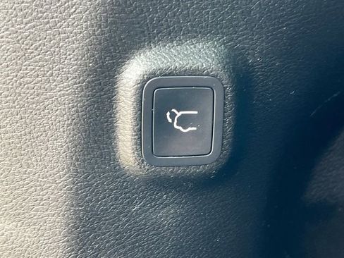Used 2023 Jeep Cherokee Trailhawk AWD/4WD image 38