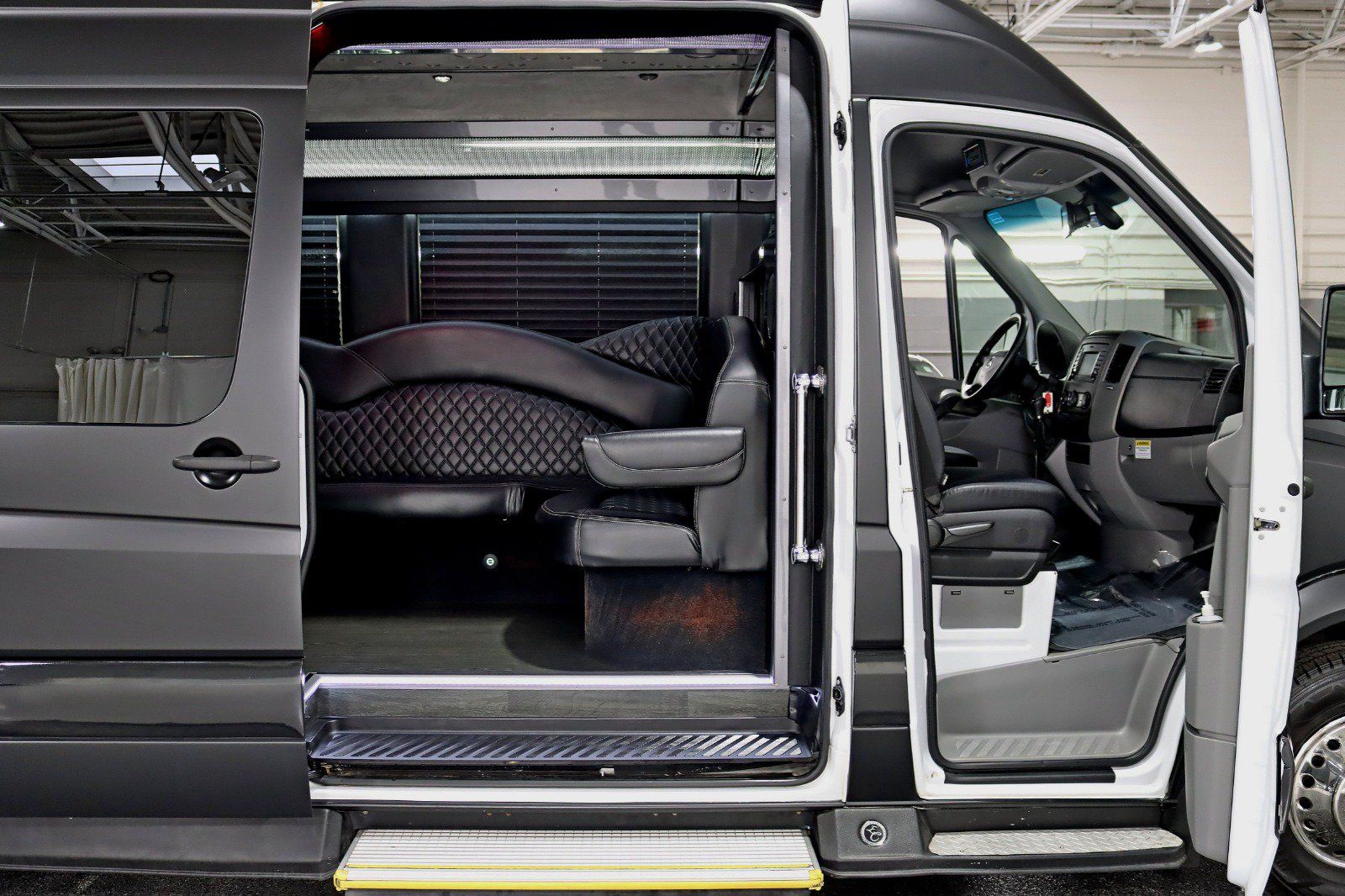 Used 2017 Mercedes-Benz Sprinter 3500 image 22