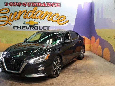 Used 2019 Nissan Altima 2.5 Platinum image 2