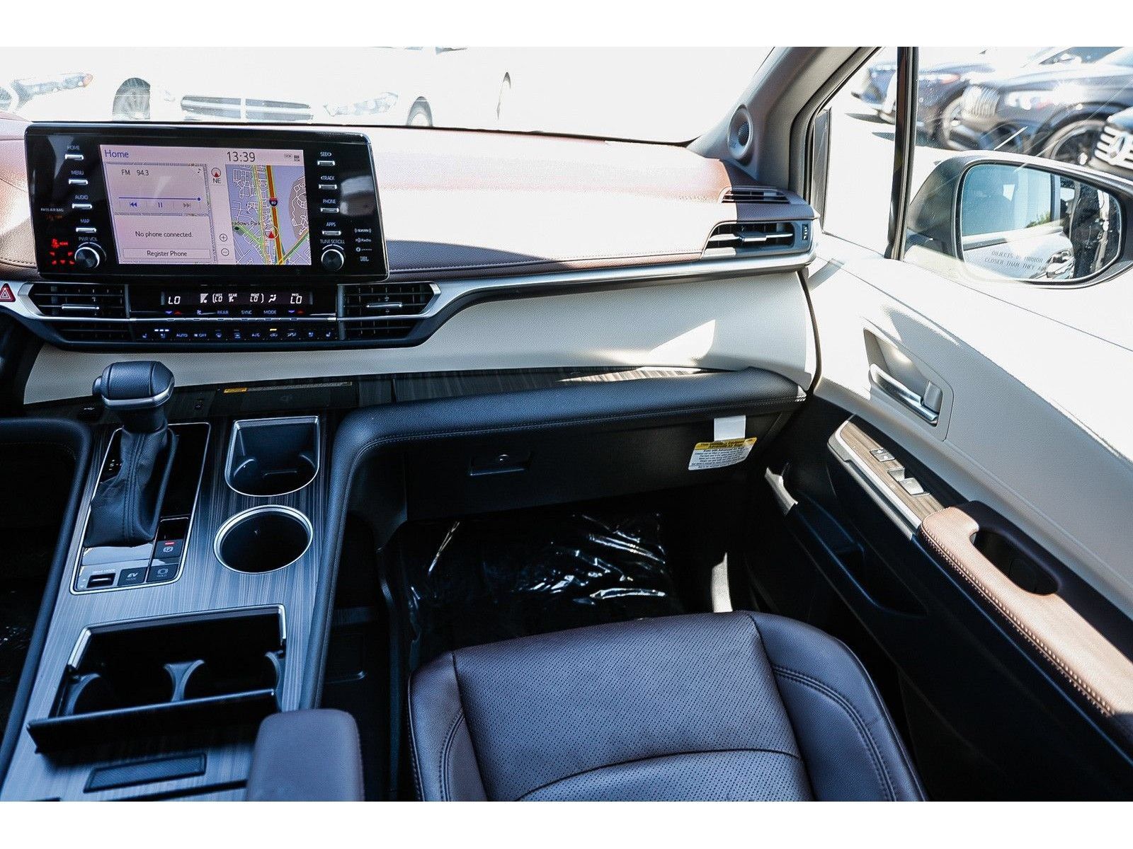 Used 2024 Toyota Sienna Platinum FWD image 16