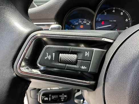 Used 2024 Porsche Macan AWD/4WD image 27